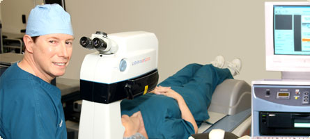 Dr William Boothe with the Alcon Ladar Vision 4000